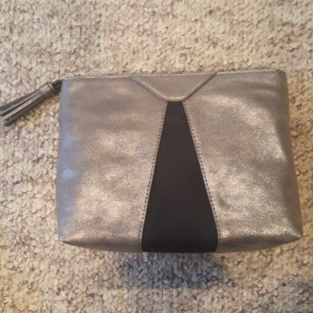 Stella & Dot work harf play hard pouch